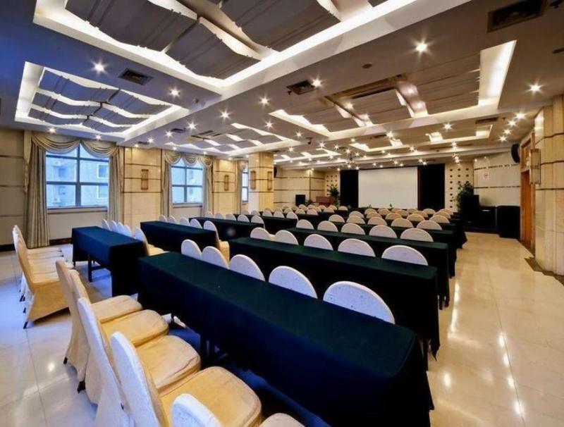 Yue Hotel 4*